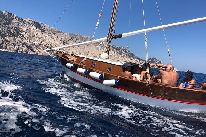 One-day tour on a vintage cruise in Tavolara and Molara - Tavolara: your hour on the island