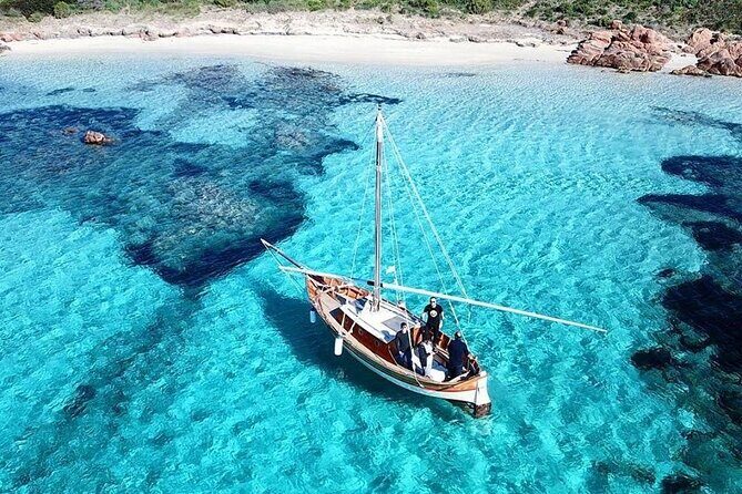One-day tour on a vintage cruise in Tavolara and Molara - Molara natural pools: where the day turns watery