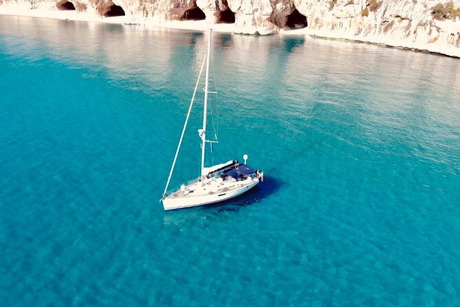 Sailing weeks in Sardinia (June, July, August, September) - Bay of Orosei: the kind of coastline you reach by anchor
